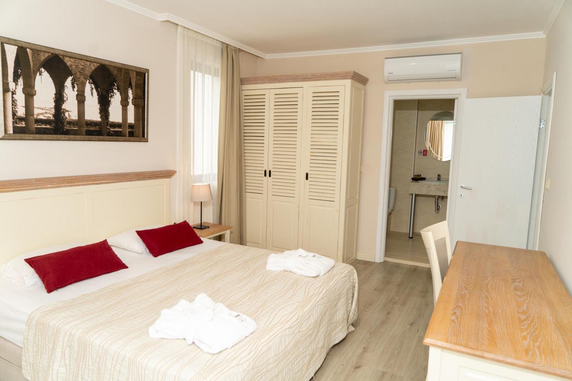 Hotel White Rock Castle & 3*